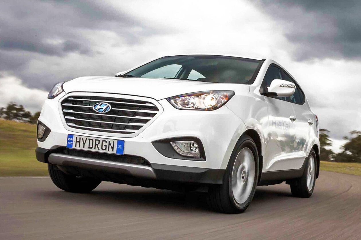 Hyundai ix35 lays claim to world's first production fuel cell vehicle title  - Autoblog