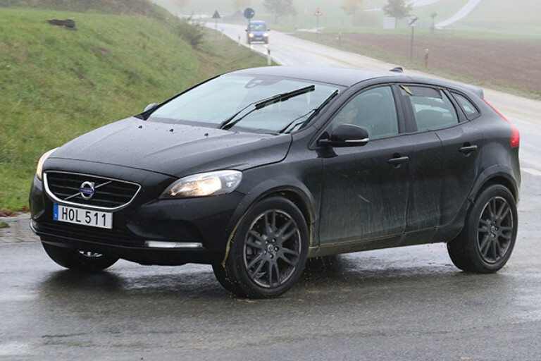 Volvo XC40 front side