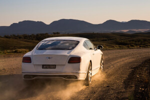 Bentley Continental GT Speed: 330km/h on a public road