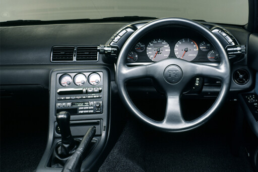 Nissan-Skyline-GT-R-R32-1991 interior