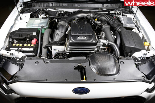 White -Ford -Falcon -XR6-engine
