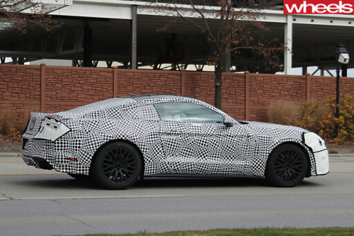 2019-Ford -Mustang -GT-spied -side