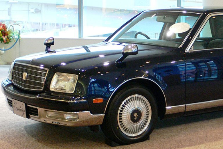 toyota-century-front-section
