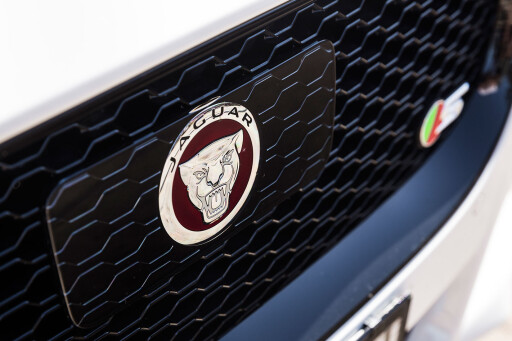 Jaguar-XE-S-badge