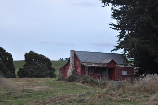 homestead-in-Western-Tasmania.jpg
