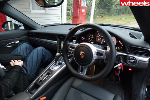 Porsche -911-interior -wheeljpg
