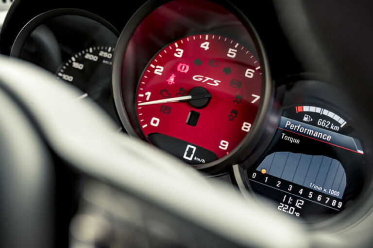Porsche Cayman GTS 4.0 dash