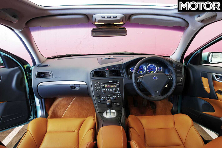 2004 Volvo V70 R interior