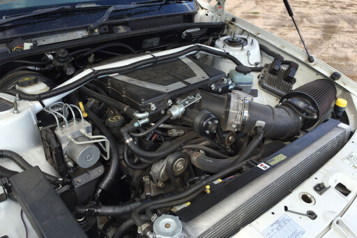 Toyota -Lexcen -V8-AWD-engine