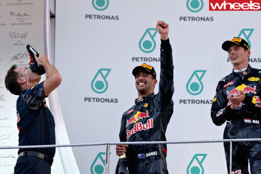 Daniel -Ricciardo -win -Malaysia -2016-shoey
