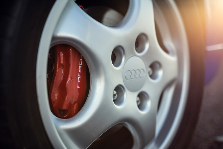 Audi RS2 wagon wheel & brakes