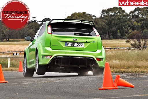 Ford -Focus -RS-driving -around -cones