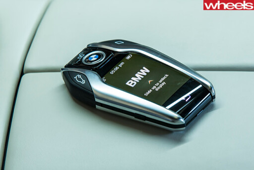 Bmw -7-Series -driving -smart -key -with -screen