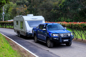 2016 Toyota Hilux SR5 caravan testing