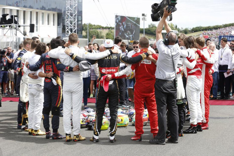 Formula One pauses to pay tribute to fallen colleague Jules Bianchi