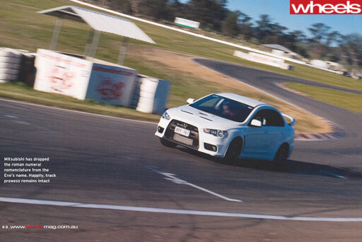 Mitsubishi -Lancer -Evolution -X-driving -around -track