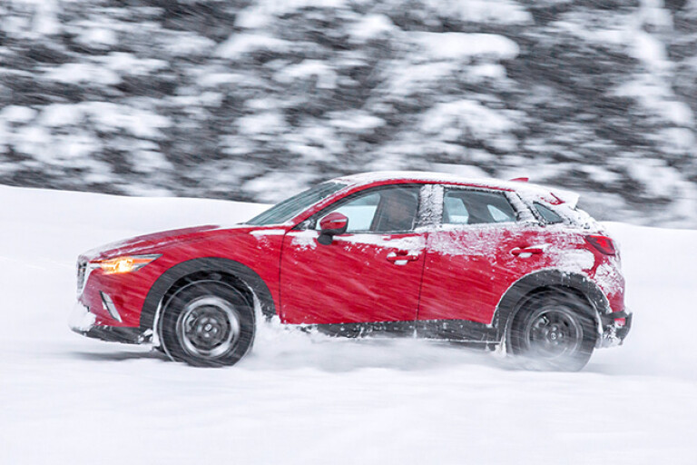 Mazda  CX-5 driving snow