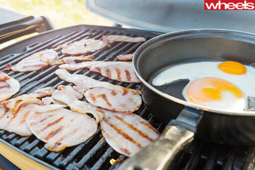 Cooking -Bacon -and -eggs -in -Fraser -Island