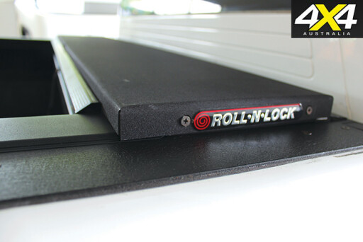 Roll and lock cover