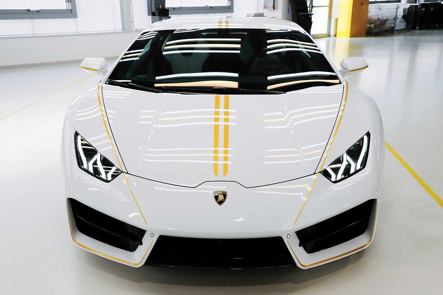 Begrænsninger længes efter Overskyet Pope's Lamborghini Huracán heads up Sotheby's auction