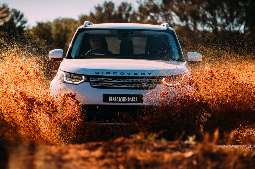 2017 Land Rover Discovery front facing