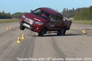 Toyota Hilux moose test