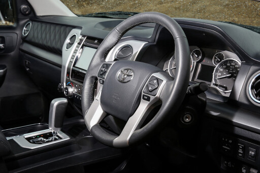 Custom-Toyota-Tundra-steering-wheel.jpg
