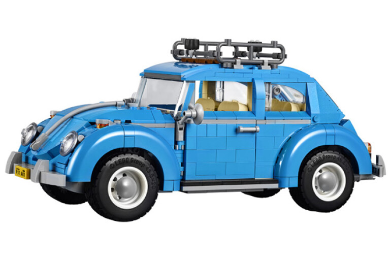 Volkswagen Beetle made of Lego side