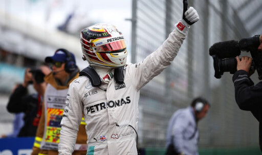 Lewis Hamilton waving