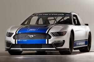 Ford Mustang NASCAR revealed compete 2019