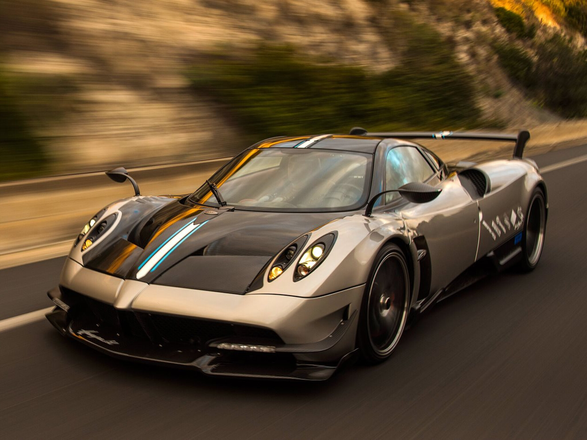https://assets.whichcar.com.au/image/upload/s--8Lm5yaaG--/c_fill,f_auto,q_auto:good/t_p_4x3/v1/archive/motor/2016/05/26/65743/Pagani-Huayra-BC-review-main.jpg