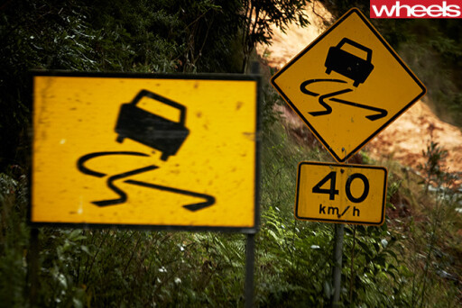40kmph -slippery -road -sign