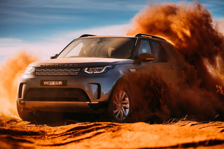 2017 Land Rover Discovery pricing and features