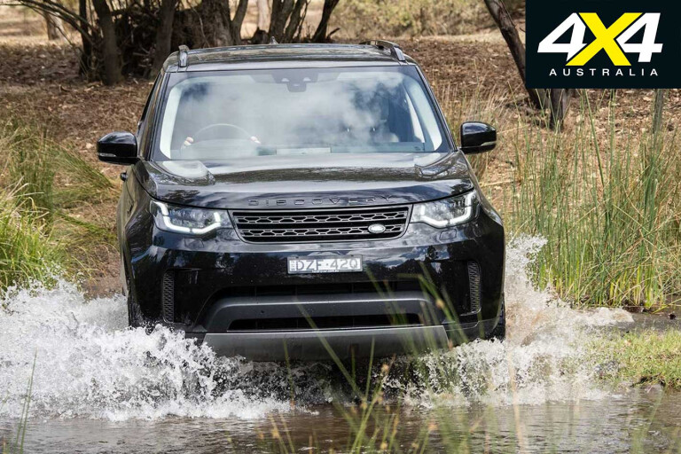 2019 Land Rover Discovery SD4 Front Exterior