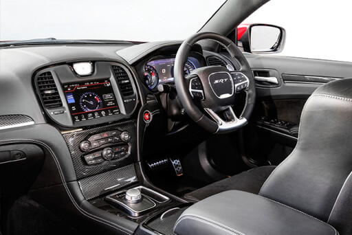 Chrysler -SRT-8-interior