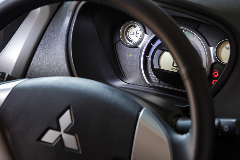 Mitsubishi Airbag Interior Steering Wheel Jpg