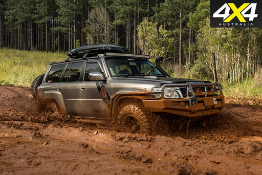 Nissan Patrol Optimizer 6500 V8 driving mud