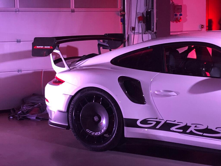Porsche 911 GT2 RS Manthey Racing upgrade