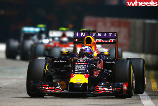 Daniel -Ricciardo -racing -Singapore -GP