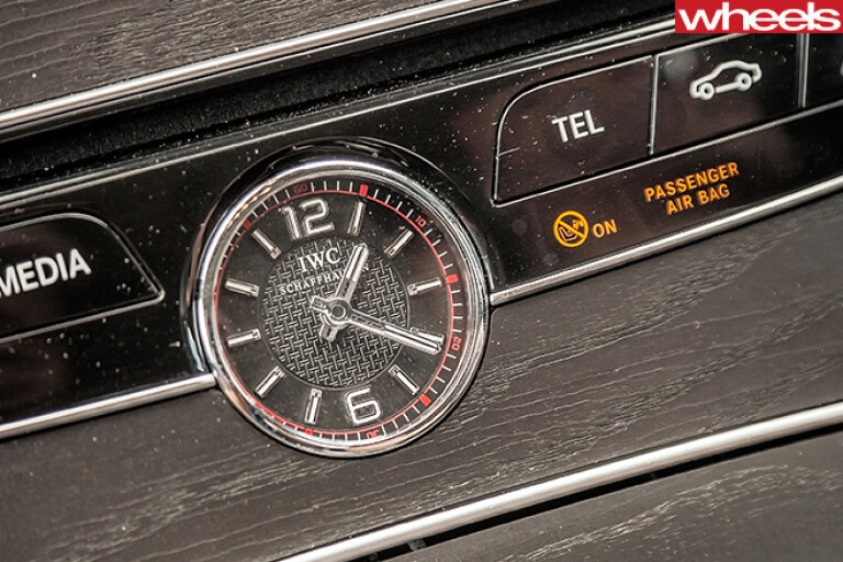 Mercedes -AMG-C63-S-clock
