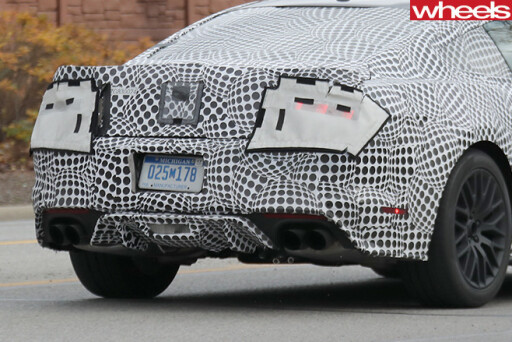 2019-Ford -Mustang -GT-spied -driving -quad -exhaust