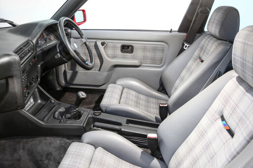 BMW-M3-E30-Evolution-II-interior.jpg