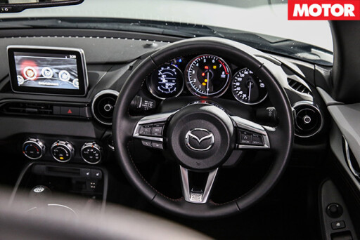 Mazda -MX-5-2.0-enters -the -Garage -2