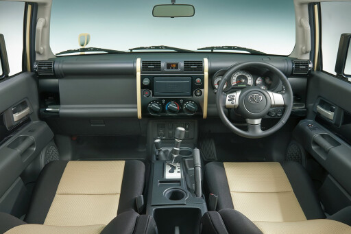 FJ-Cruiser-Final-Edition-interior.jpg