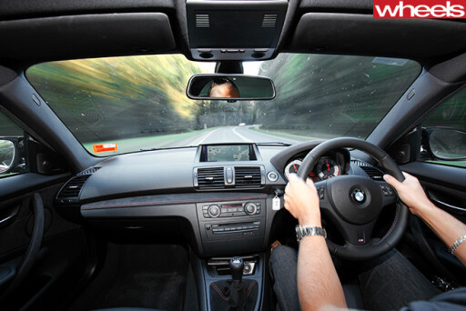 BMW-1M-interior -driving