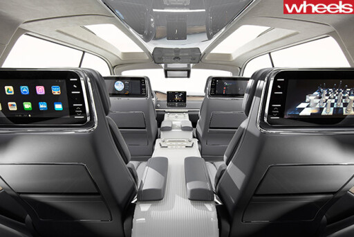 Lincoln -Navigator -interior -screens
