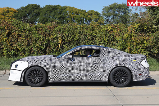 2017-ford -mustang -spy -shot -side