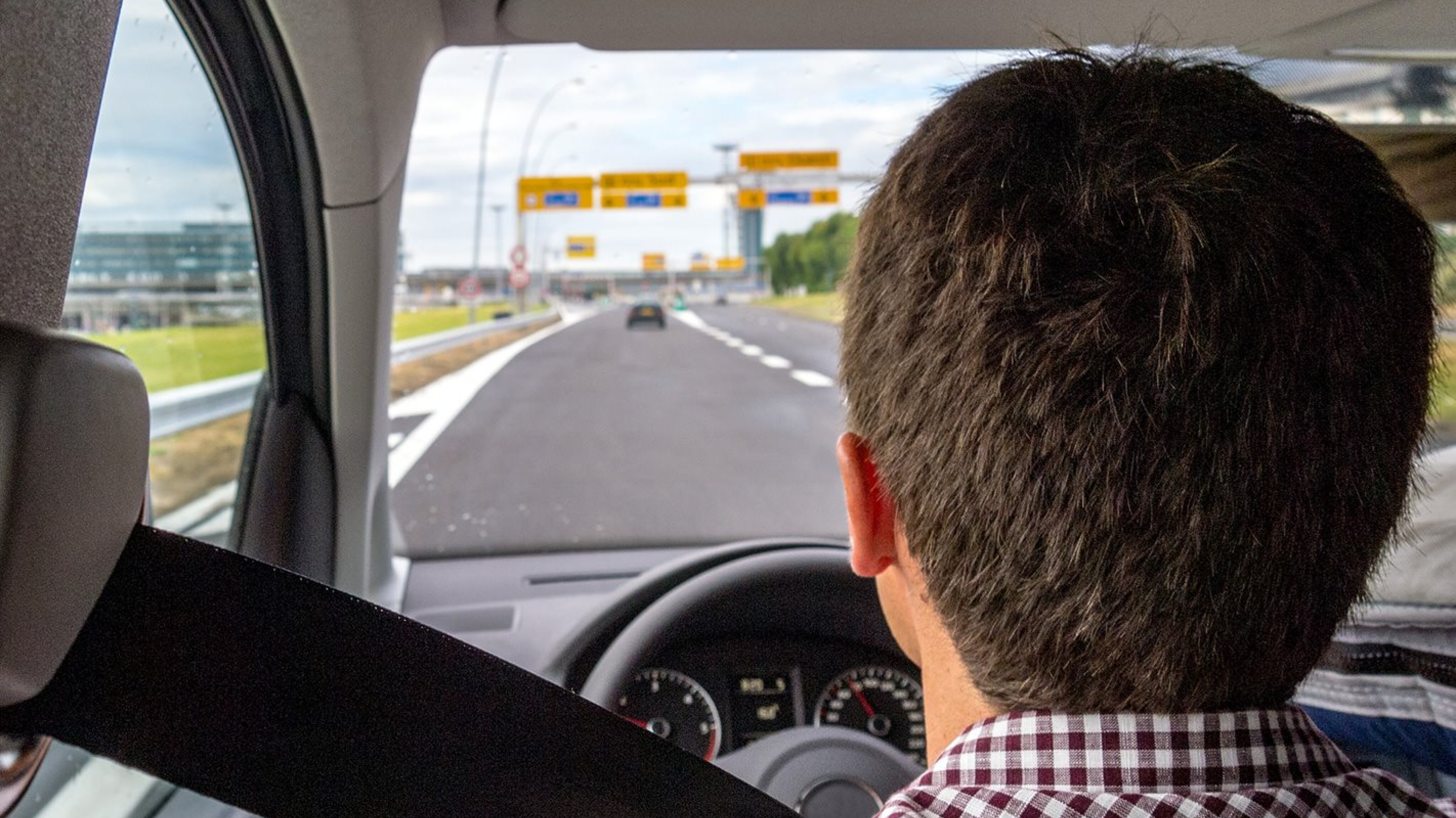 15 tips for driving on the left side of the road