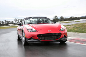 Mazda MX5 Cup front on MAIN
