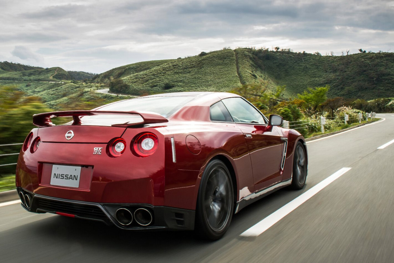 2015 Nissan GT-R review